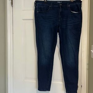 Dark wash skinny jeans